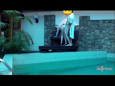 ❤️ Boss neskamea igerilekura gonbidatzen du, baina ezin izan dio beroari eutsi ❤️❌ Pornografia gurean eu.porngifmag-com.ru ☑